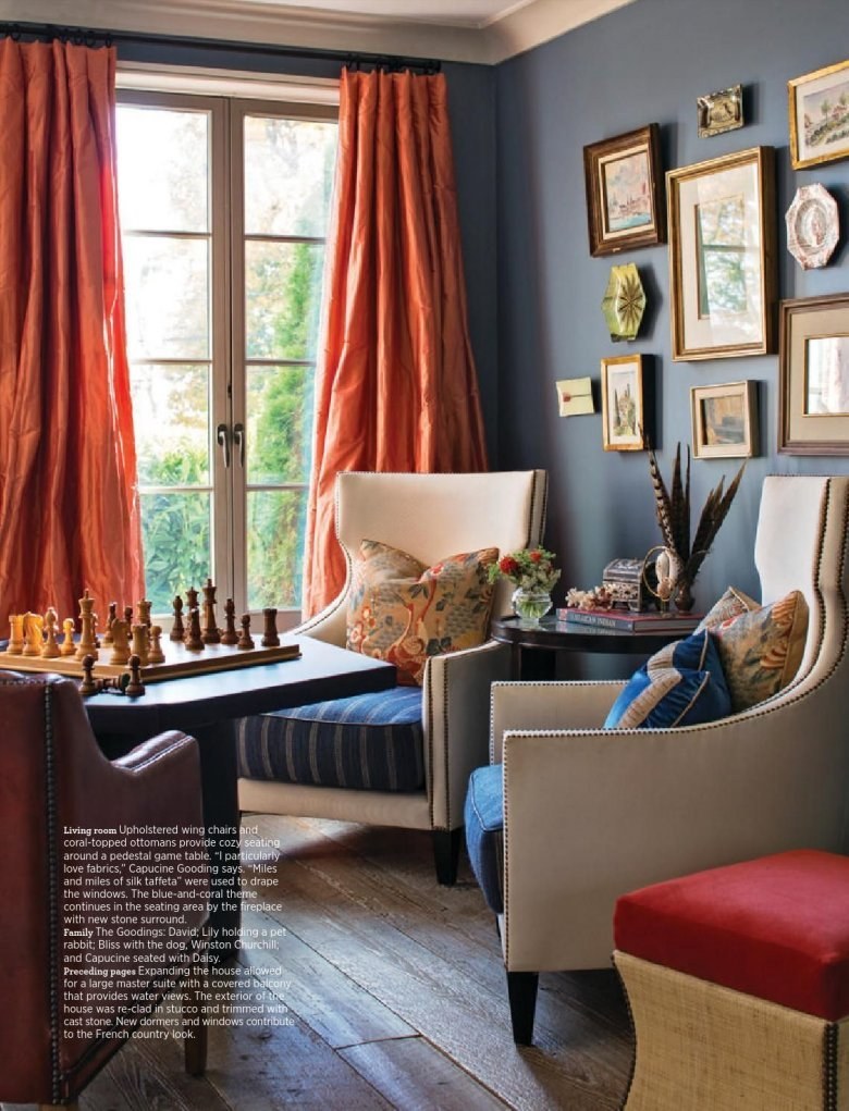 Терракотовый цвет в интерьере гостиной