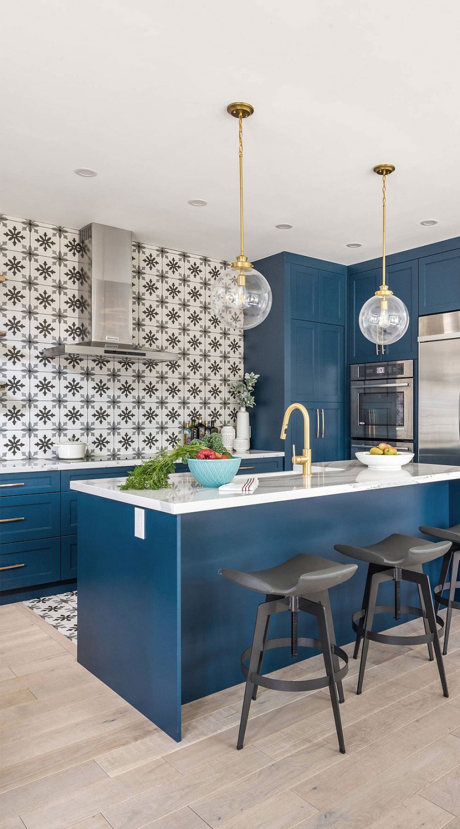 Голубая кухня в интерьере
