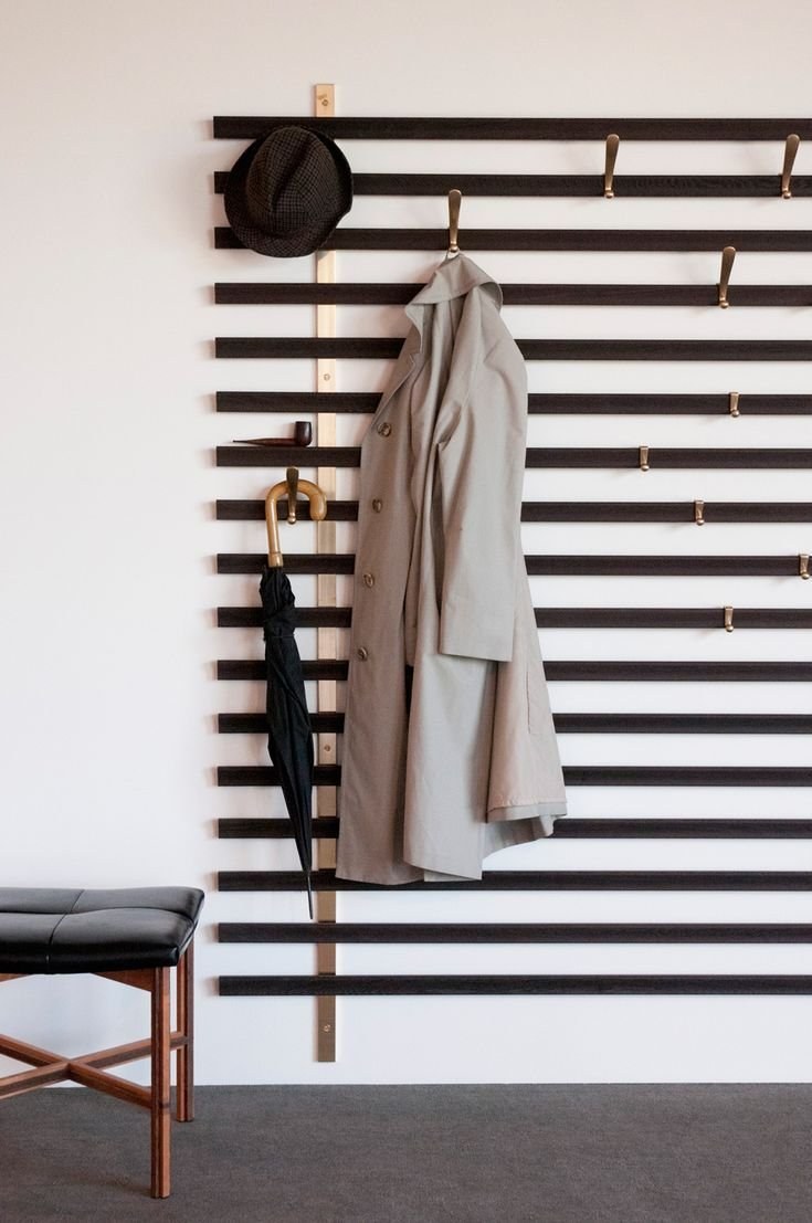 Вешалка для одежды настенная в прихожую