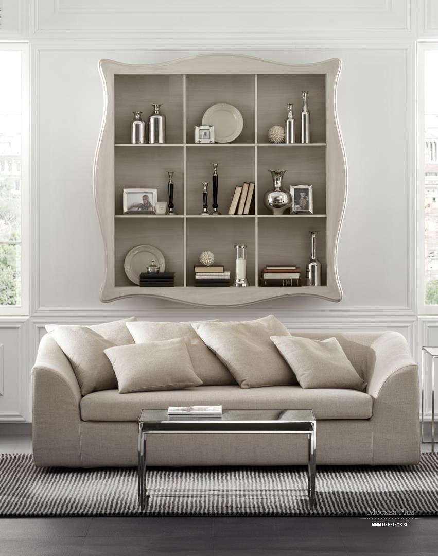 Стеллаж за диваном в гостиной