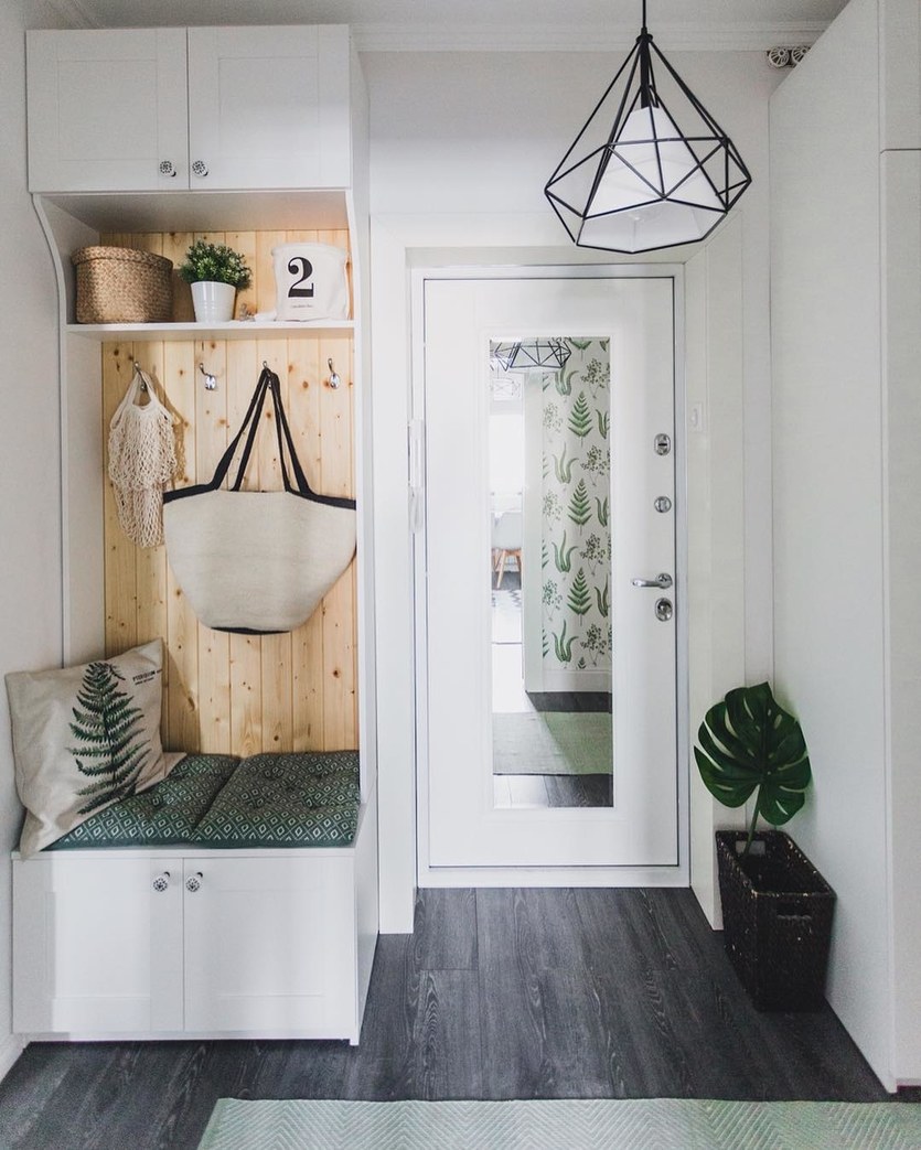 Маленькая прихожая Сканди