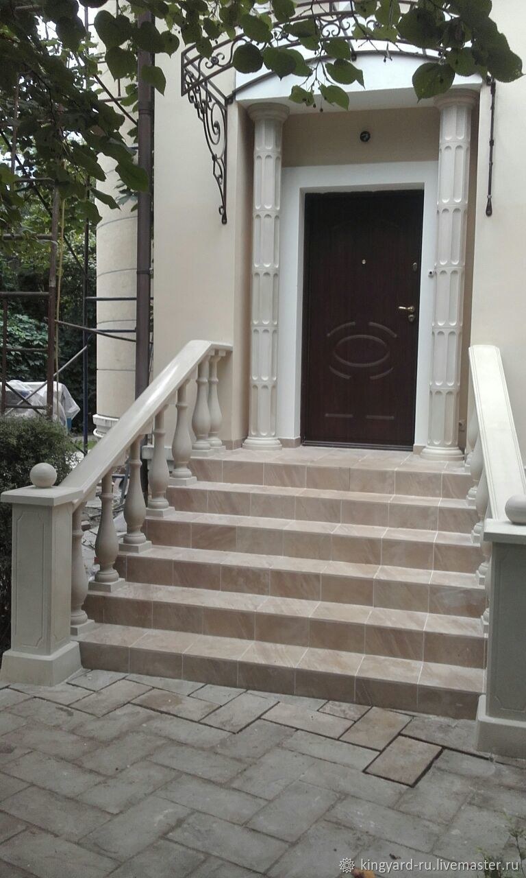 Входная группа с балясинами