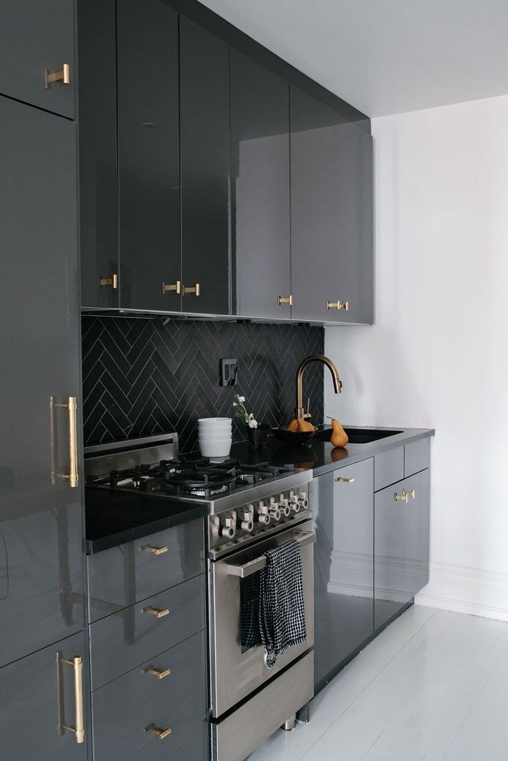 Серая кухня и черная СТО