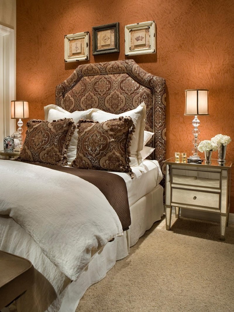 Коричневая спальня в интерьере