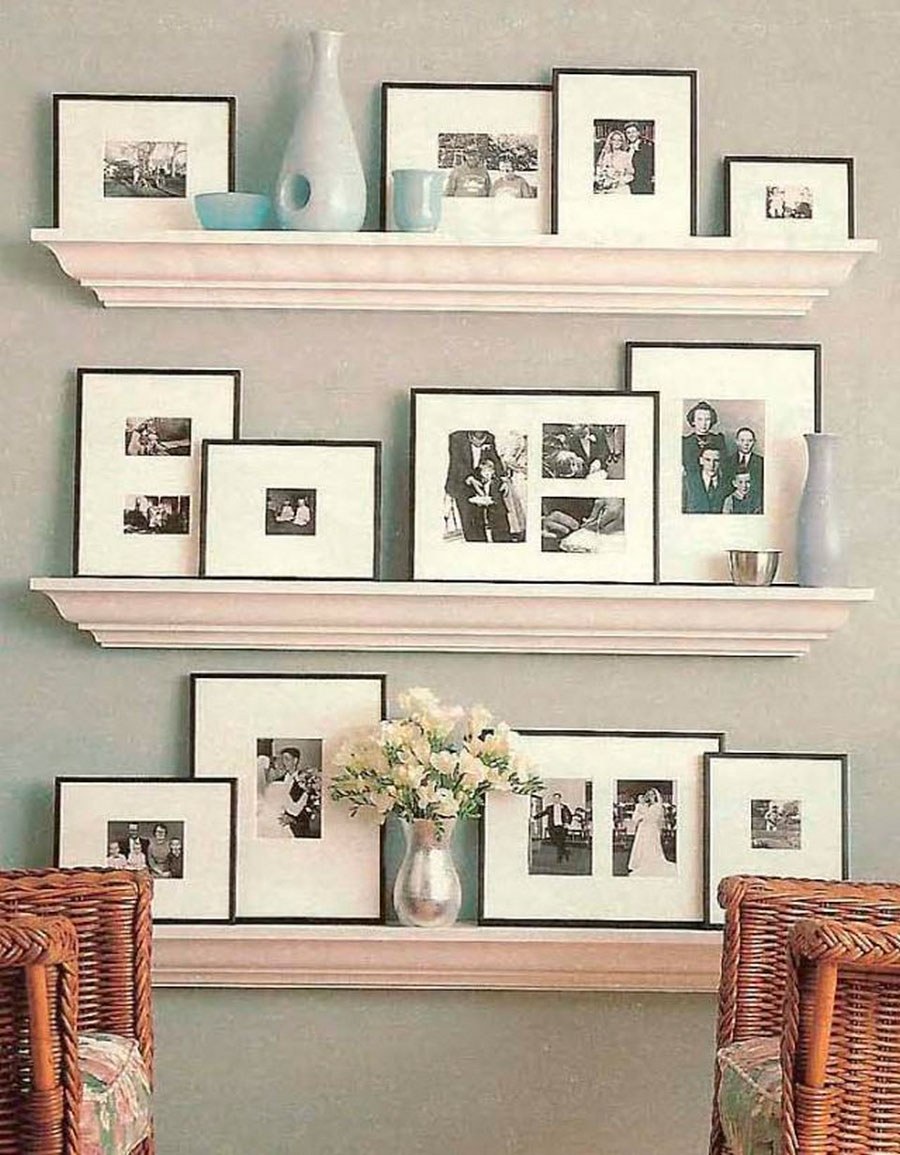 Рамки на стене в интерьере