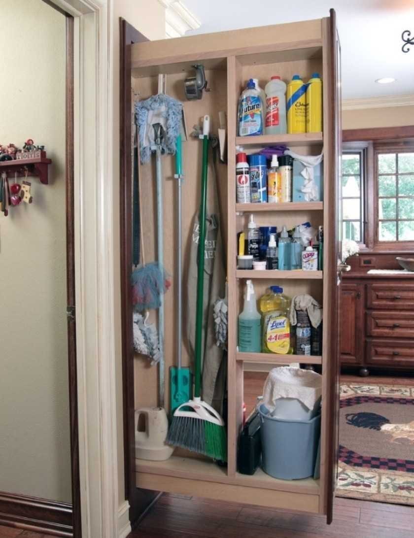 Шкаф для хранения пылесоса и швабры