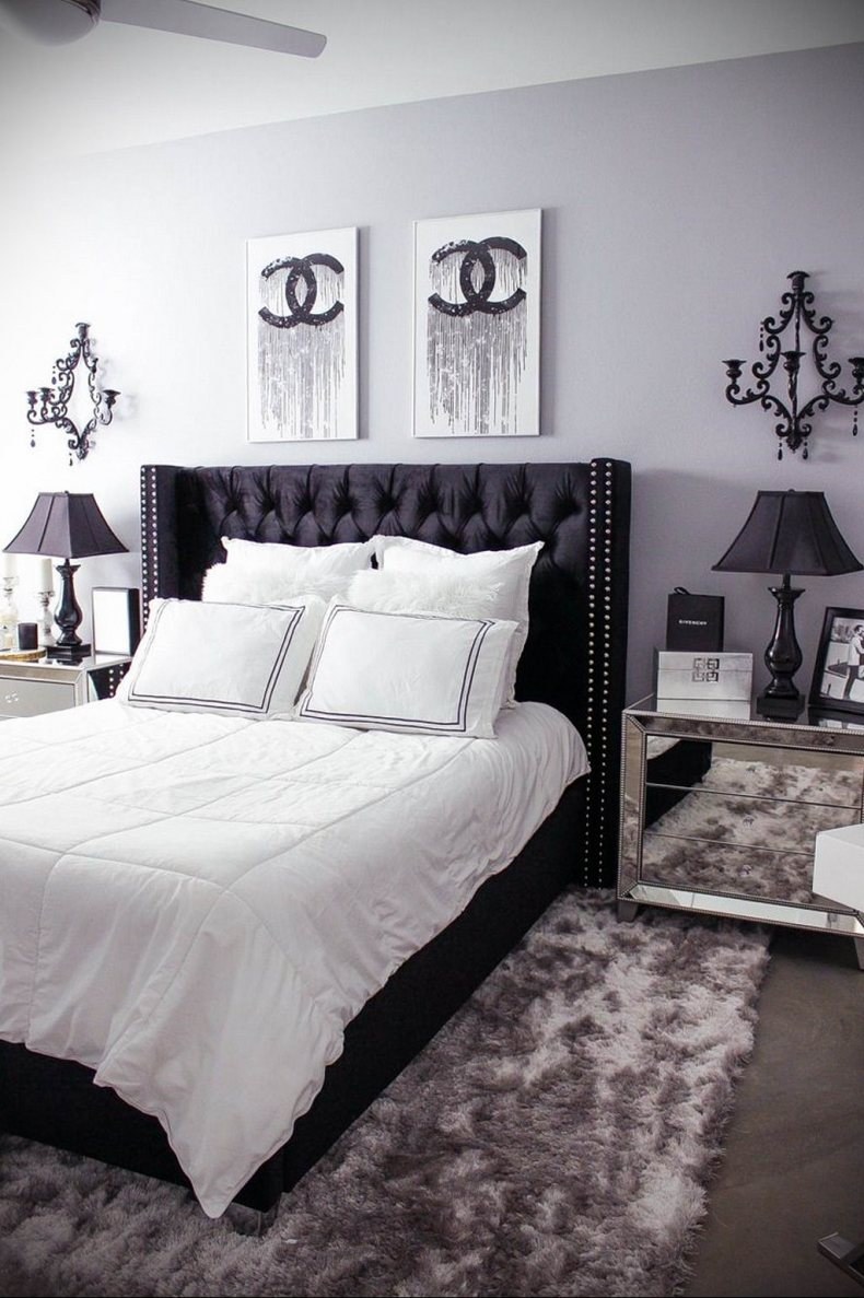 Спальня с белой кроватью