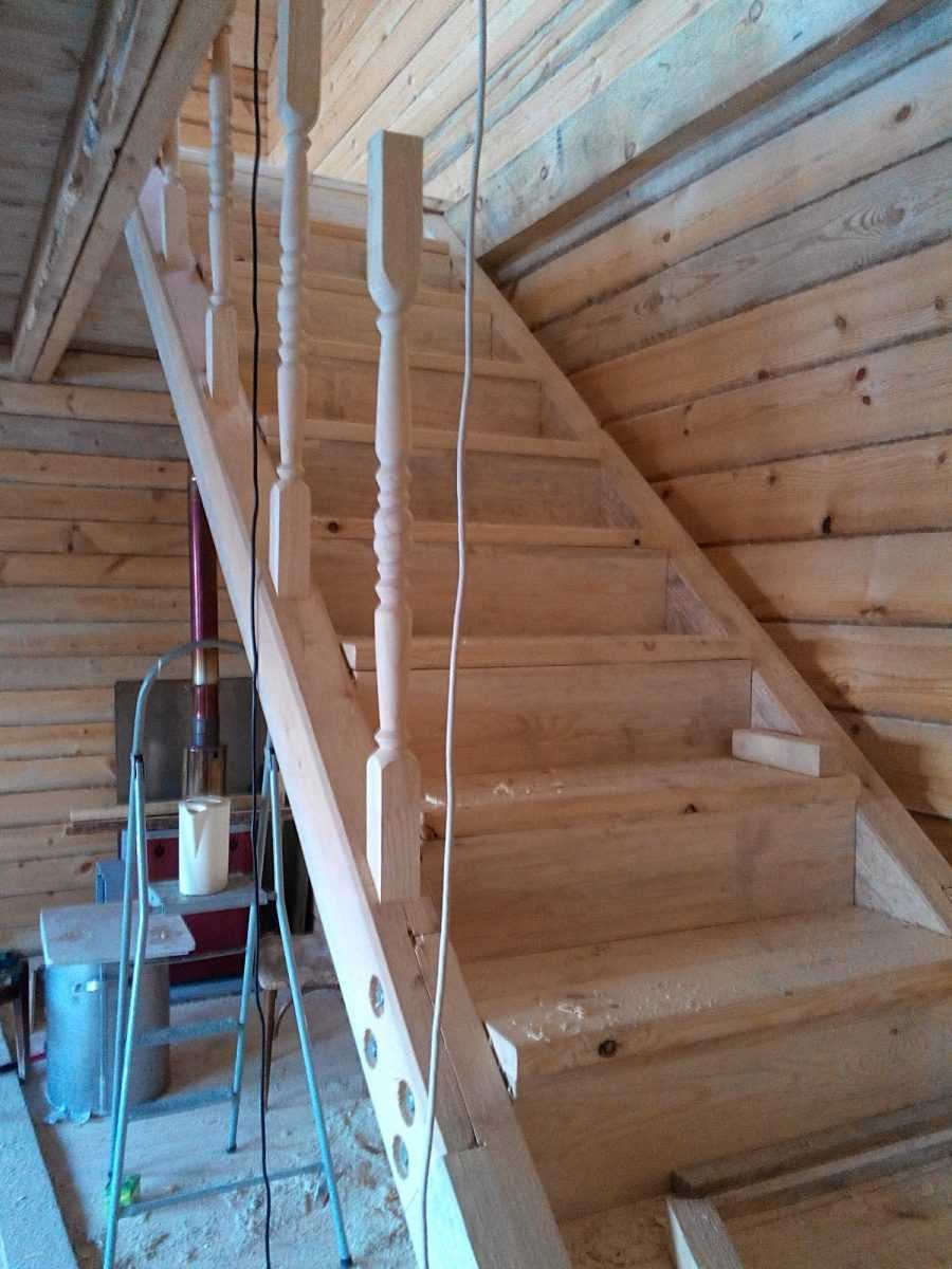 Лестница деревянная на второй