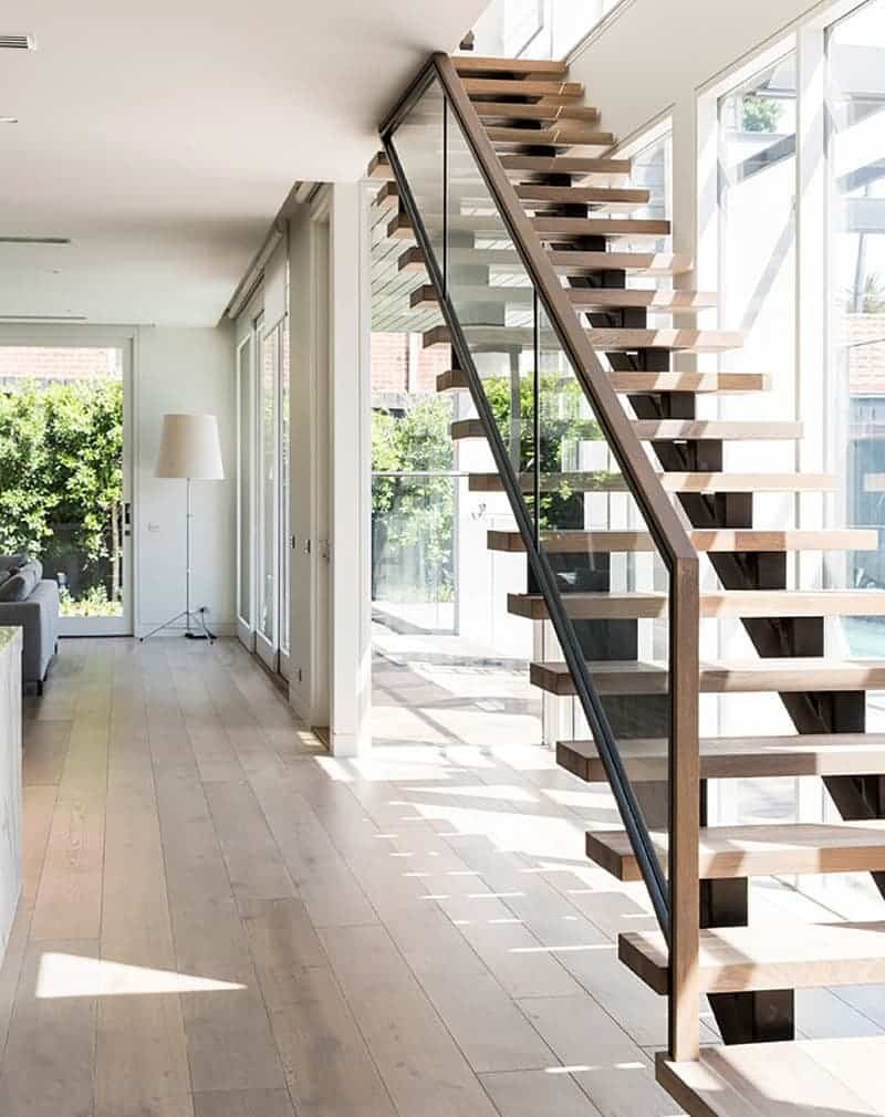 Современная лестница в доме