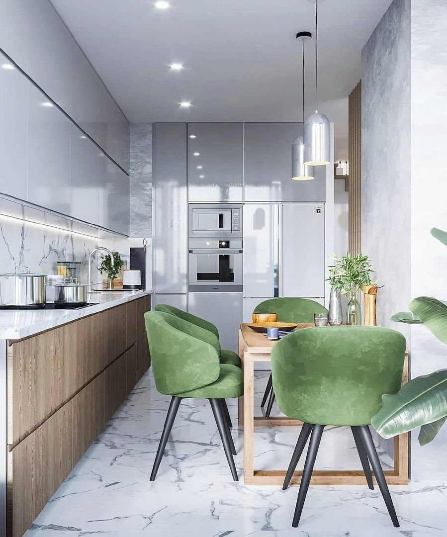Серая кухня с зелеными акцентами