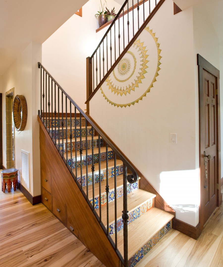 Современная лестница в доме