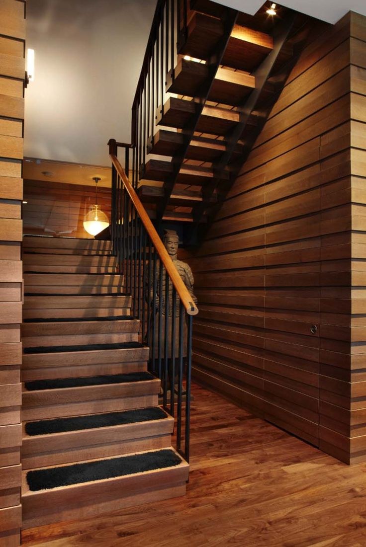 Лестница деревянная