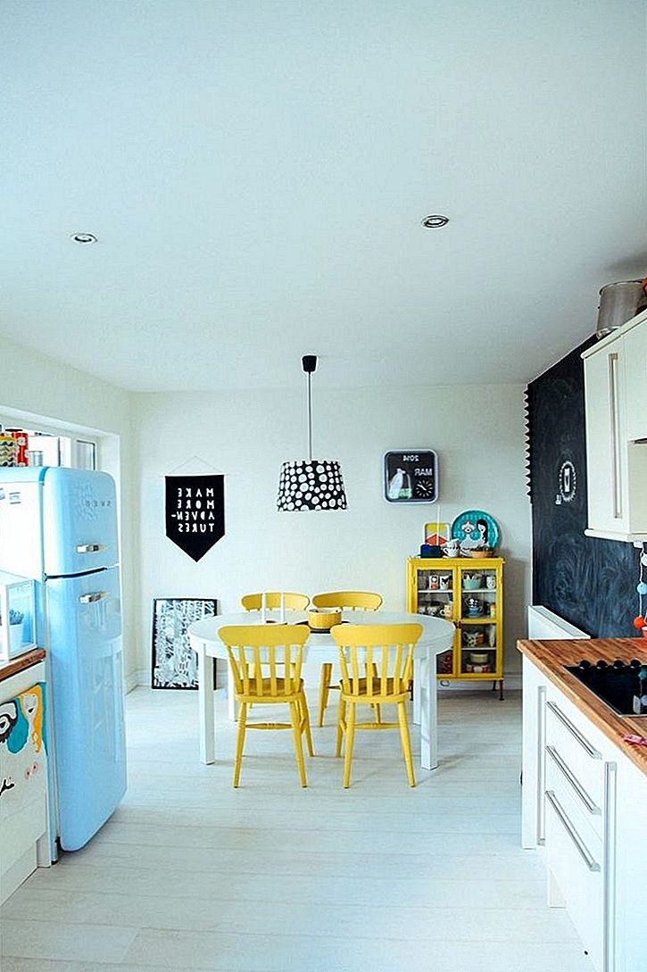 Желтый холодильник в интерьере