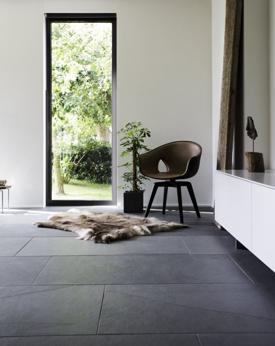 Серый пол в интерьере