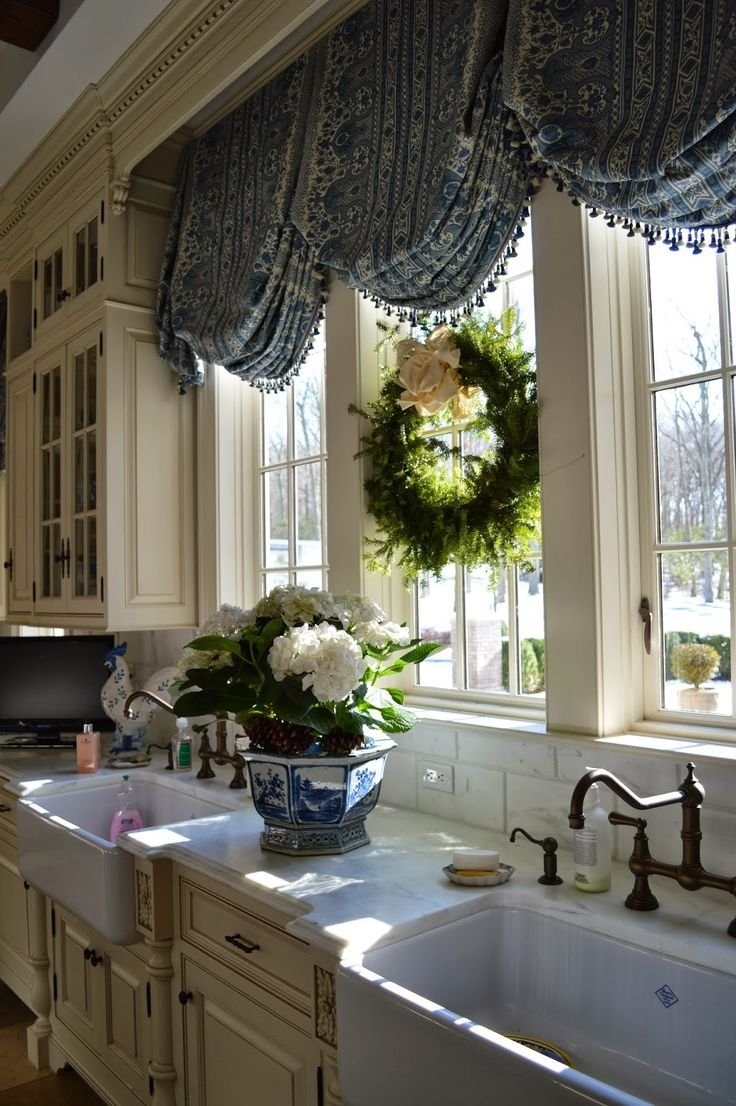 Шторы в интерьере кухни