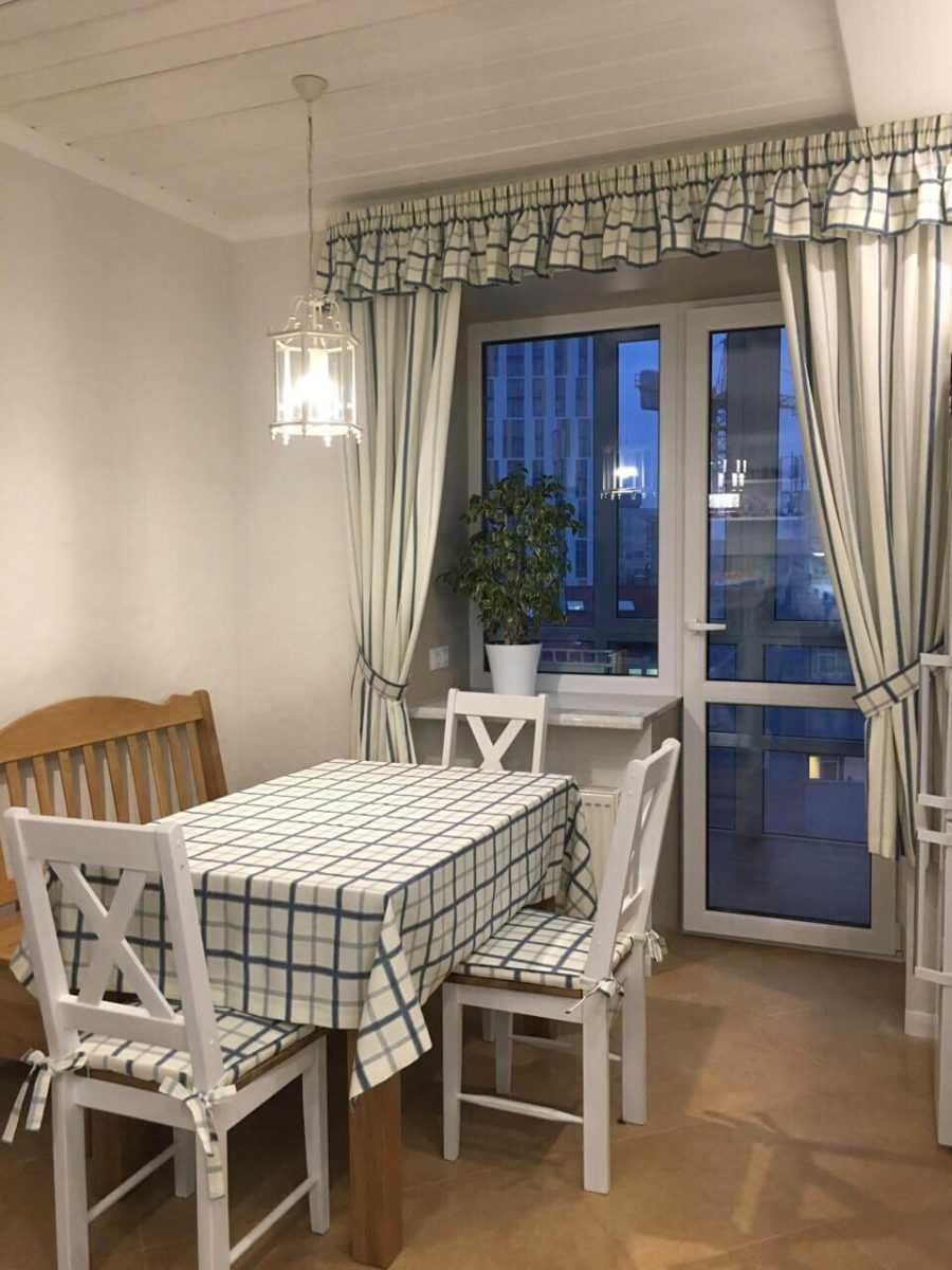 Шторы на кухню с балконной дверью