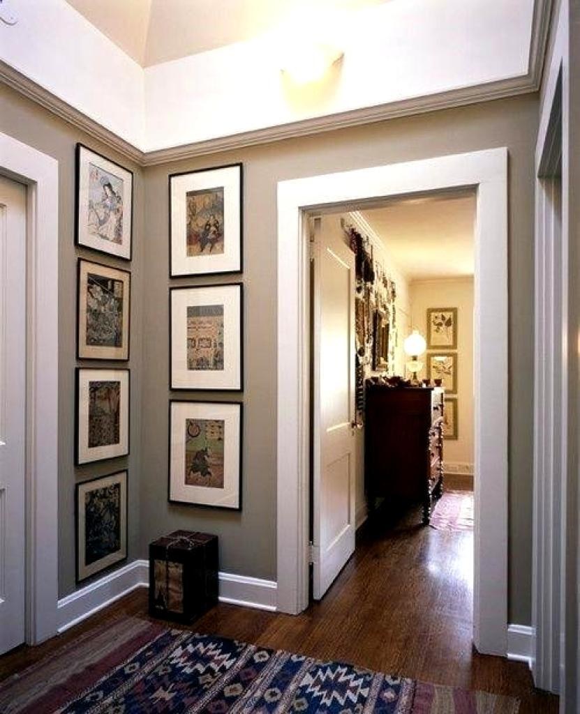 Декор стены в коридоре