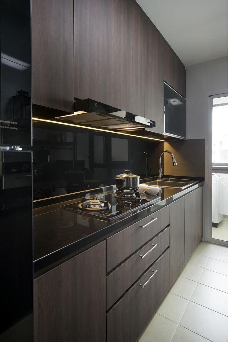 Современная кухня в темных тонах
