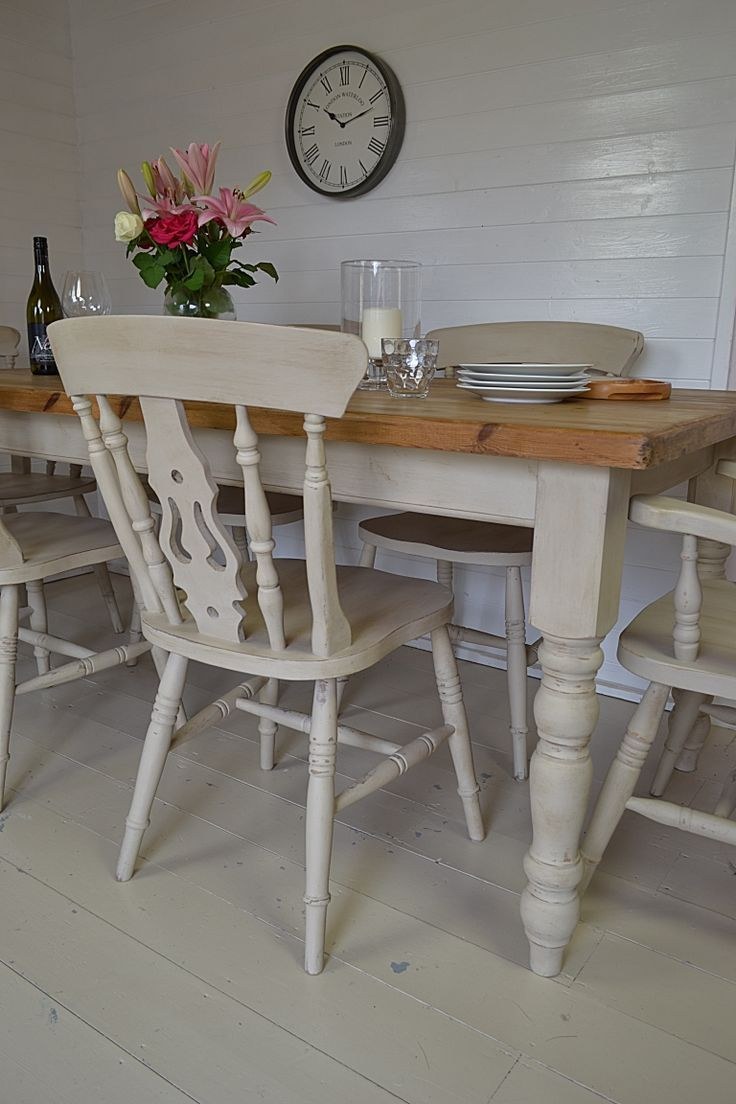 Деревянные стулья в интерьере