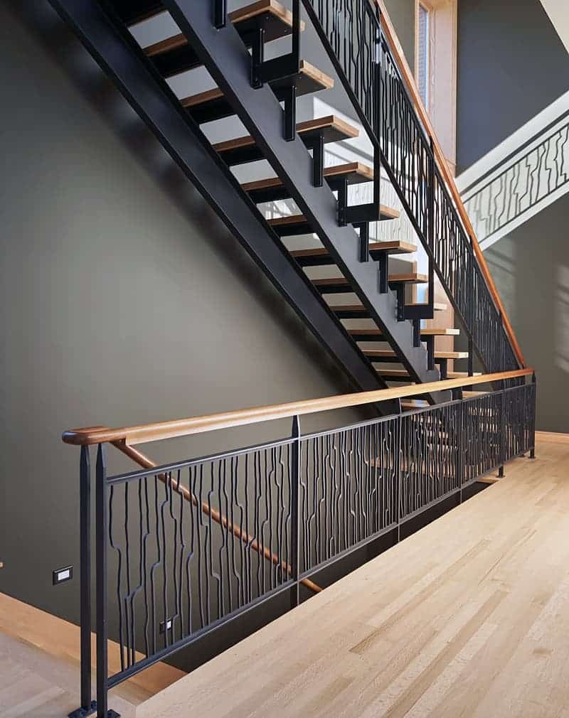 Лестницы лофт на косоурах