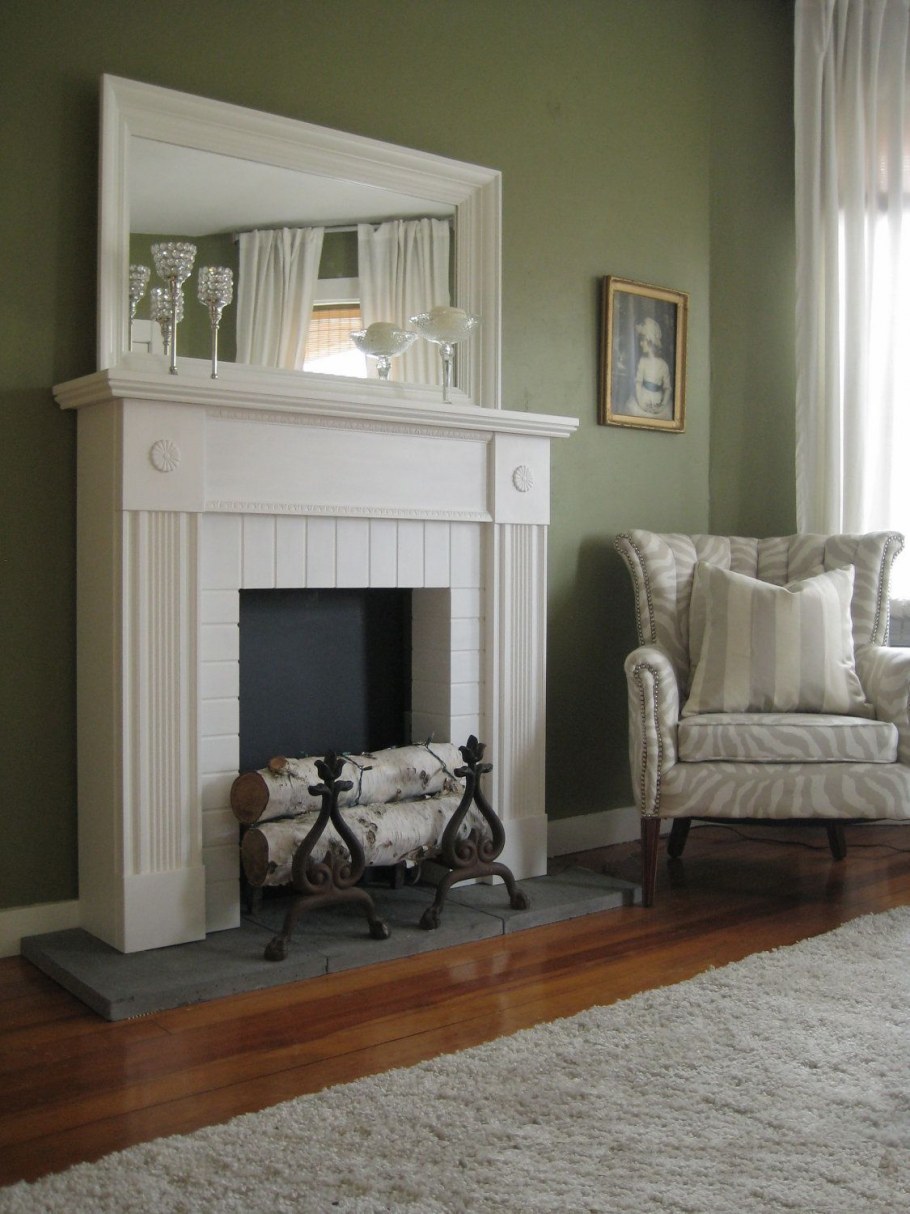 Декоративный камин в гостиной