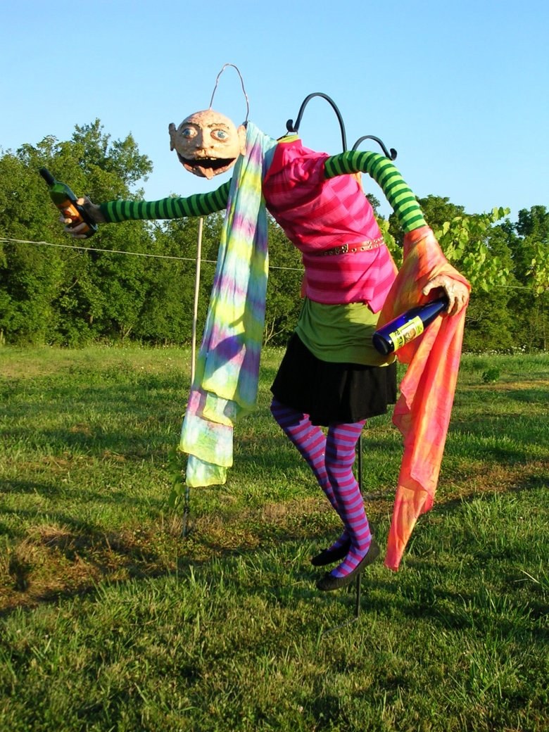 Необычные пугала в огороде