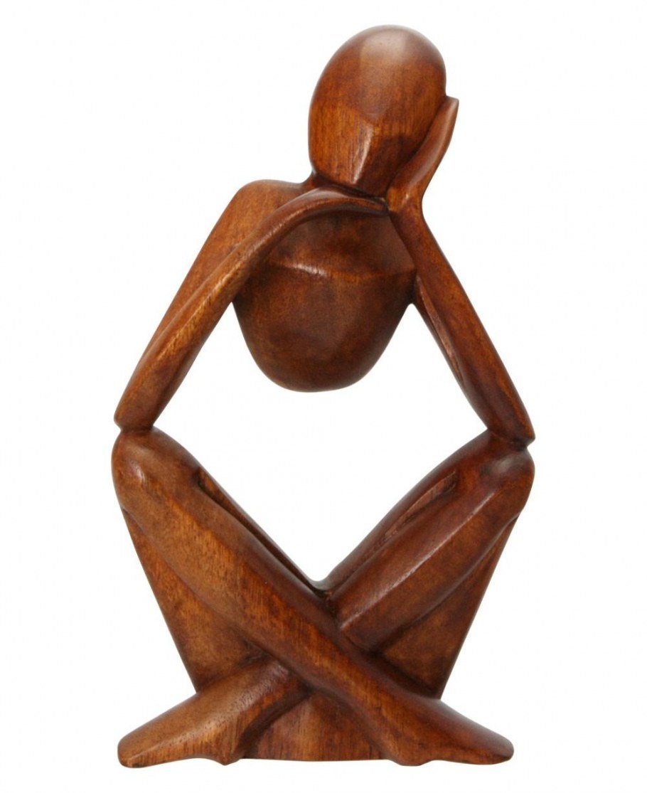 Фигурка женщины из дерева