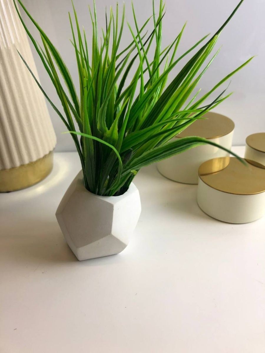 Кашпо с искусственными растениями «Осока»