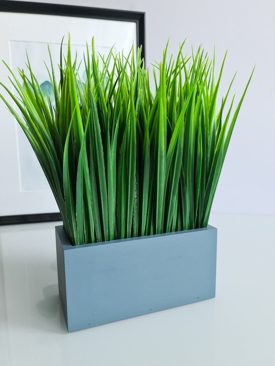 Искусственная трава в горшке для декора