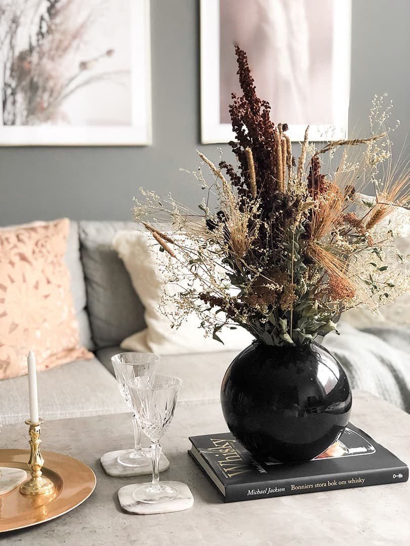 Сухоцветы в интерьере гостиной (83 фото)