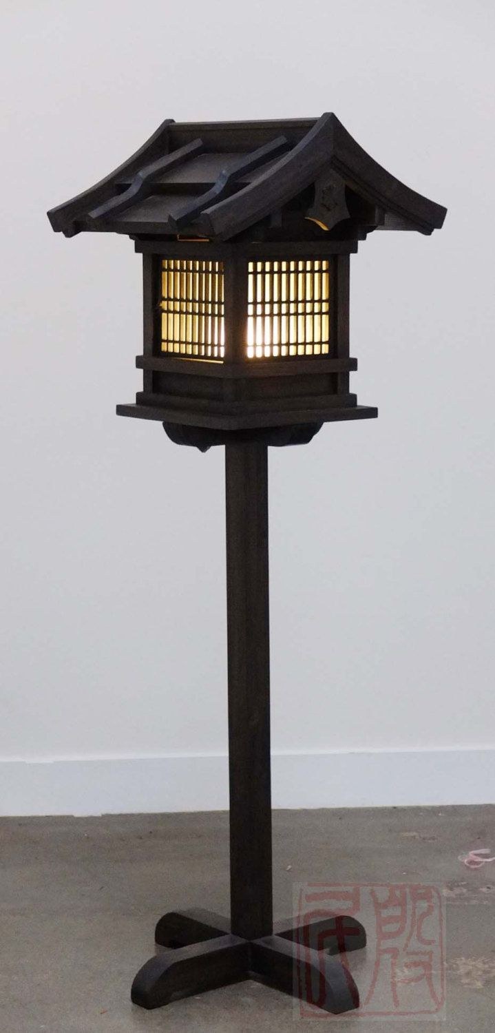 Японский садовый фонарь