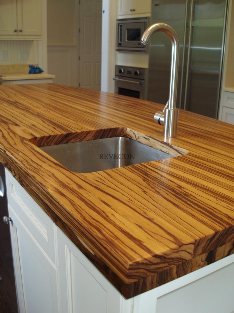 Кухня с деревянной столешницей