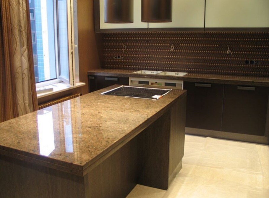 Кухонный гарнитур со столешницей из камня