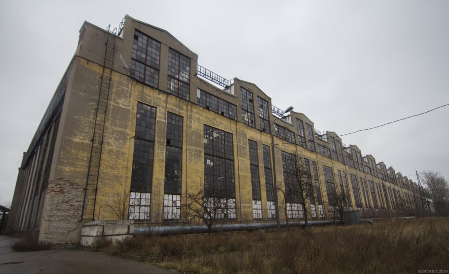 Территория завода миг в Москве