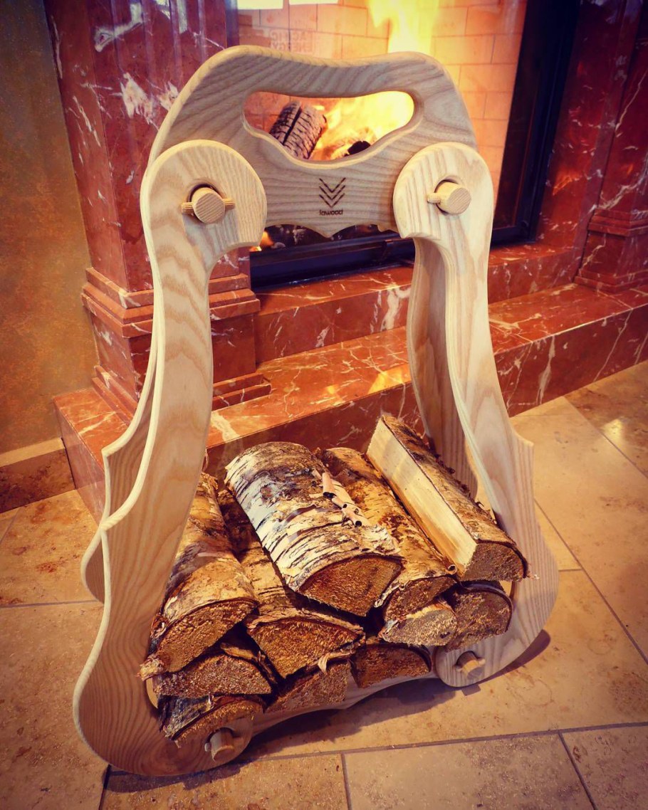 Подставка для дров у камина