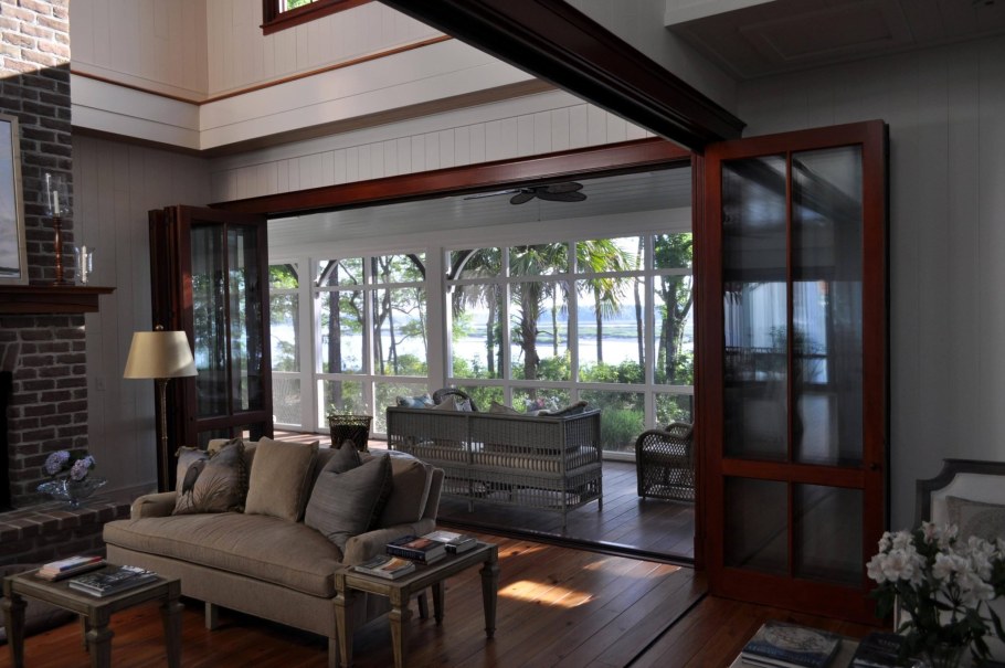 Гостиная с выходом на веранду