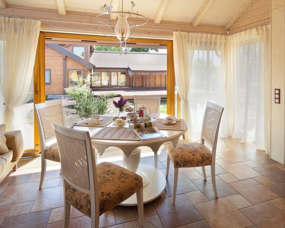 Кухня-гостиная на веранде