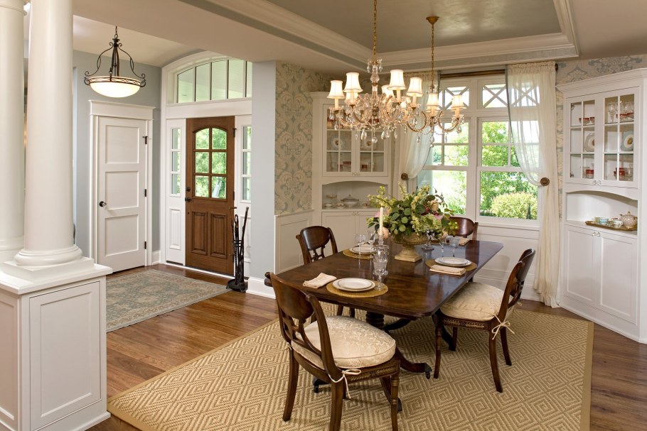 Гостиная столовая с выходом на террасу