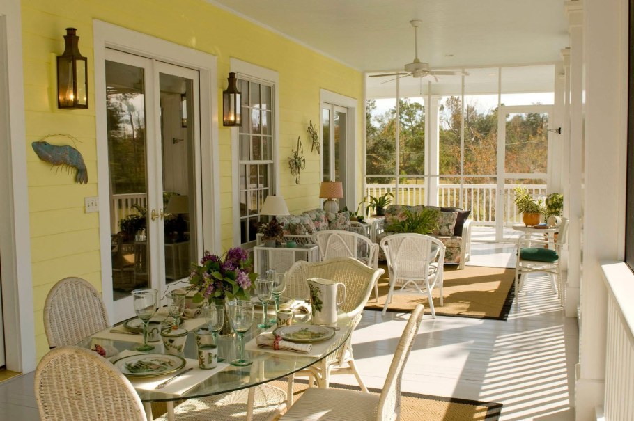 Гостиная с выходом на веранду