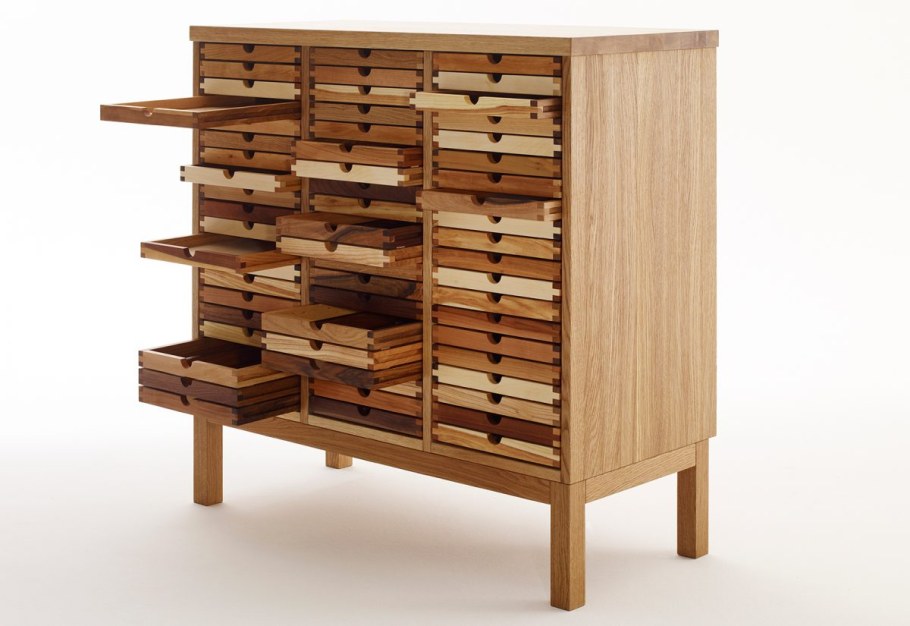 Этажерка деревянная с выдвижными ящиками