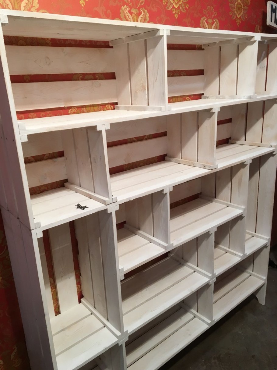 Деревянные полки