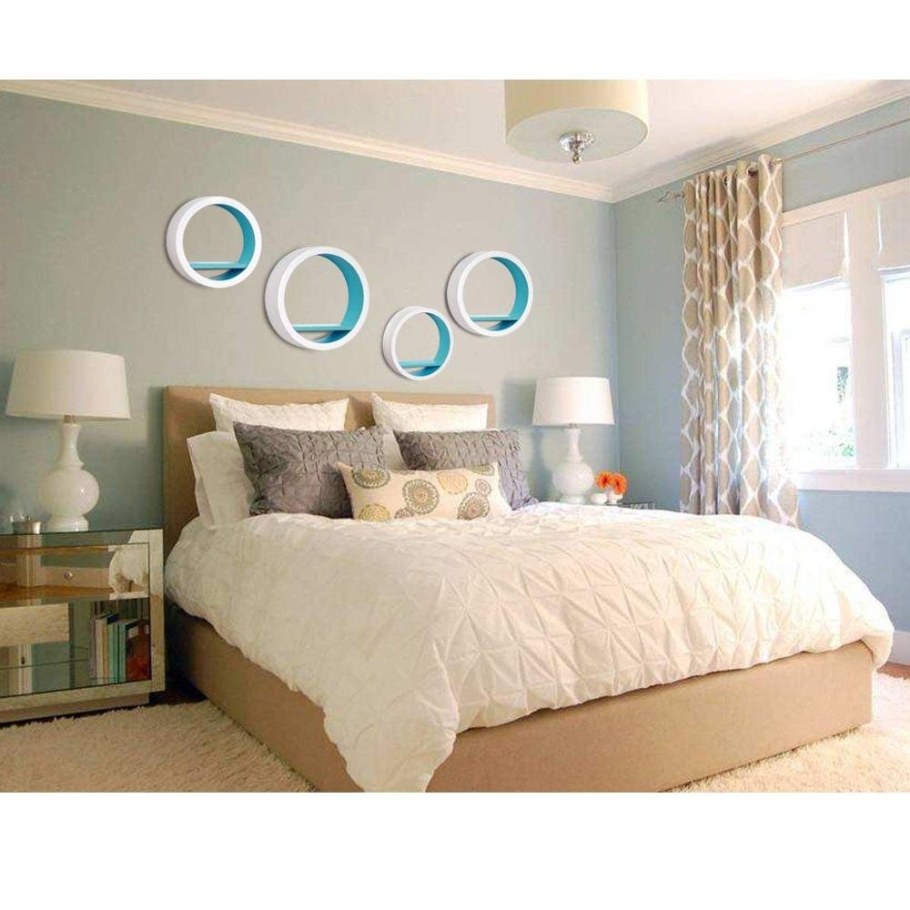 Бежевые стены в спальне