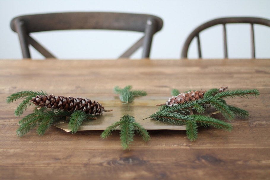 Новогодние украшения из шишек