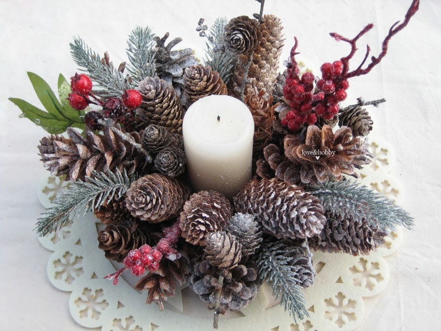 Композиции из еловых шишек