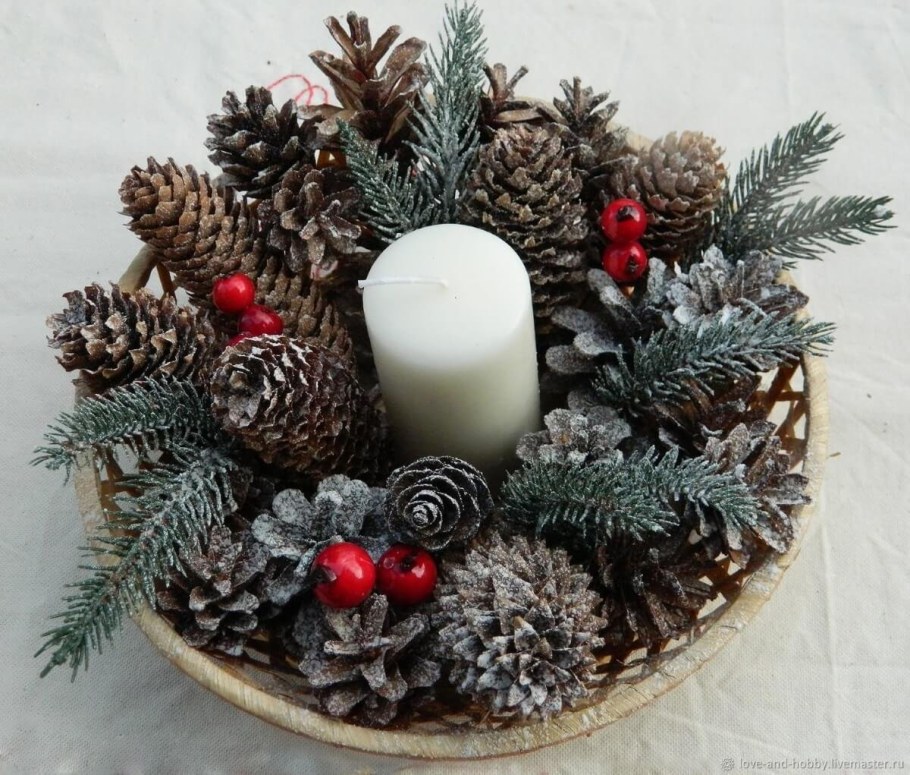 Новогодние композиции из шишек и еловых веток