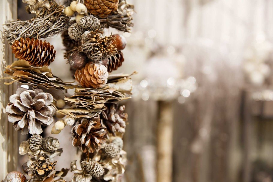 Композиции из шишек к новому году