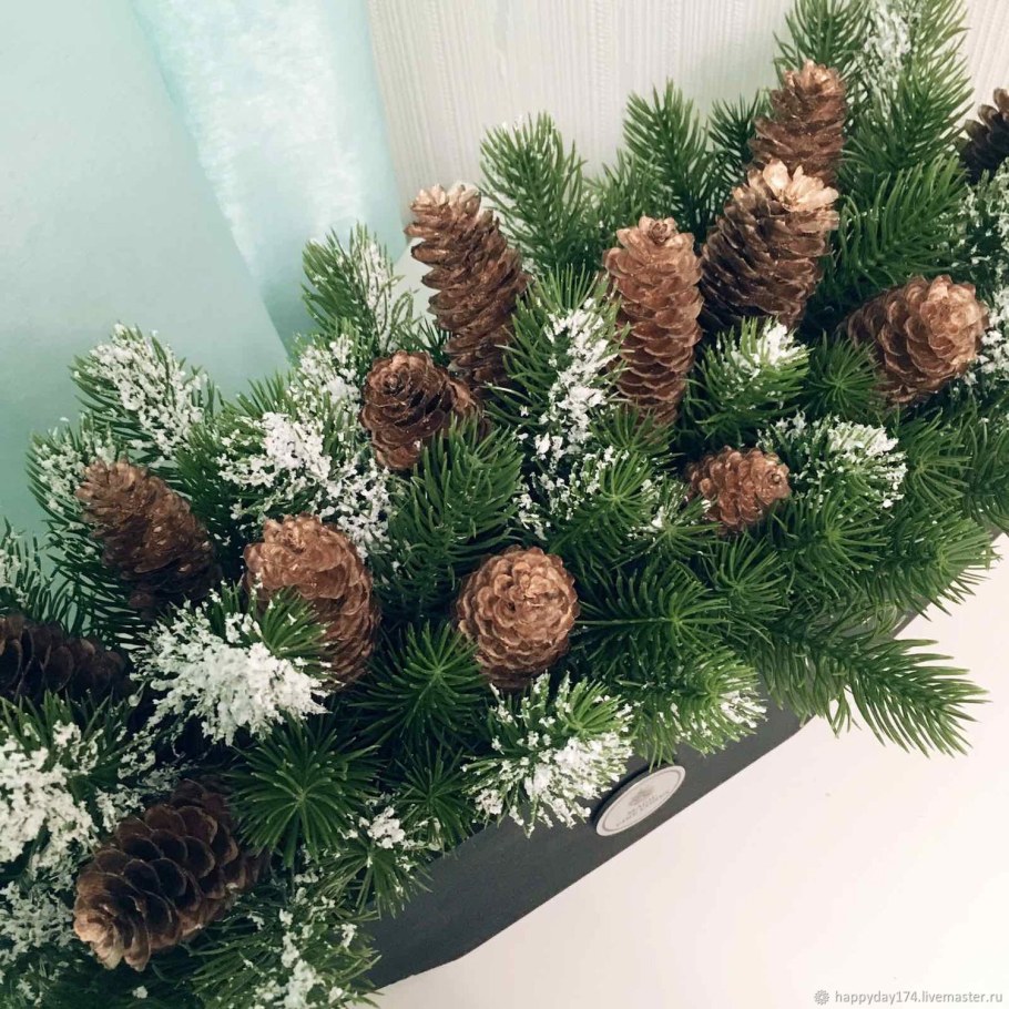 Новогодние композиции из шишек