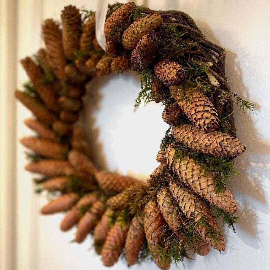 Елочные украшения из шишек