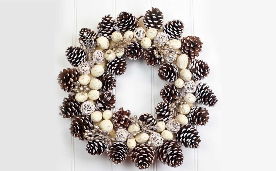 Поделки из шишек на новый год