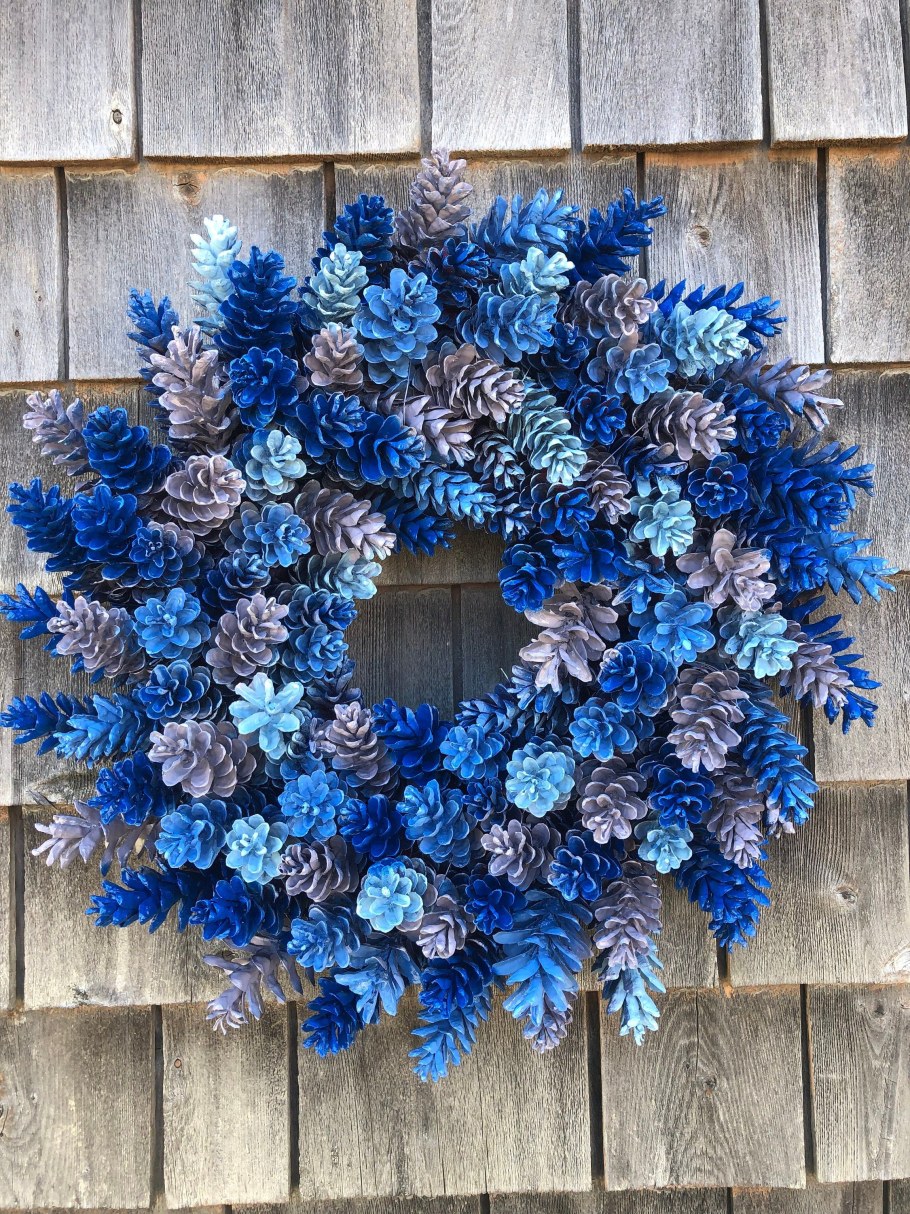 Новогодние венки из шишек